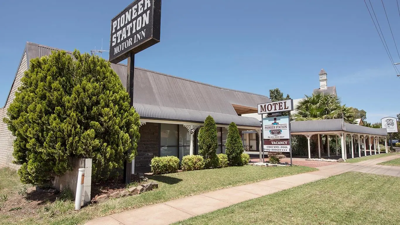 The Pioneer Station Motor Inn sign and verandah on Campbell Street, Swan Hill